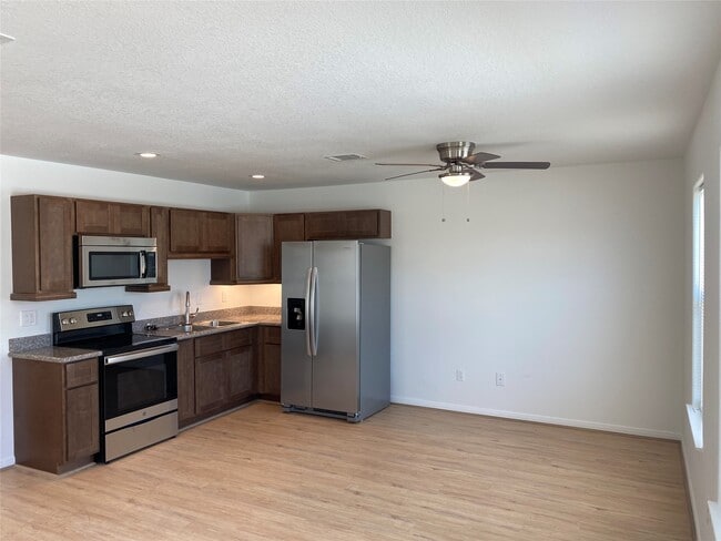 Building Photo - 3722 Putnam Dr