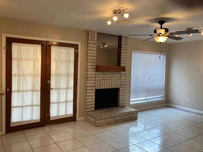 Building Photo - 13115 Creekside Park Dr