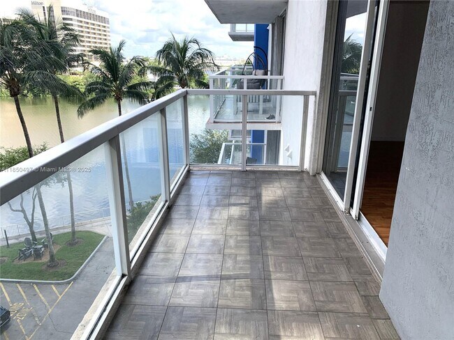 Foto del edificio - 5085 NW 7th St