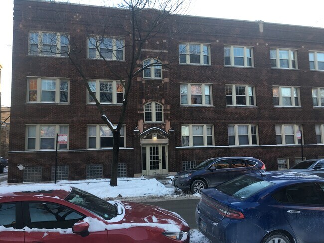 Building Photo - 1417 W Cornelia Ave