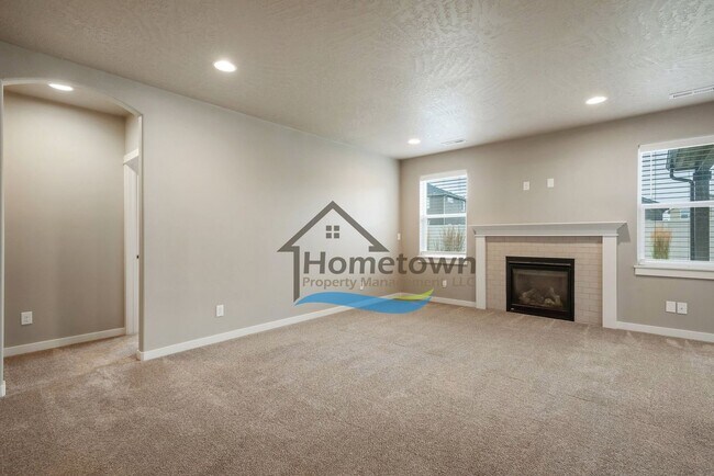 Foto del edificio - 3 Bedroom 2 Bath Home with 2-Car Attached ...