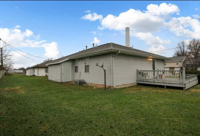 Building Photo - 670 W Meadowridge Dr