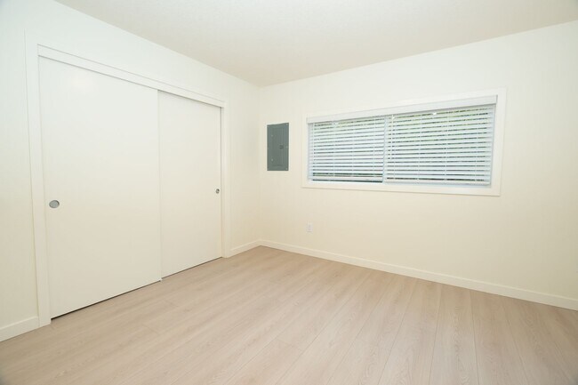Foto del edificio - Stylishly Renovated 1 Bedroom in a Pet Friendly Irvington Flat!