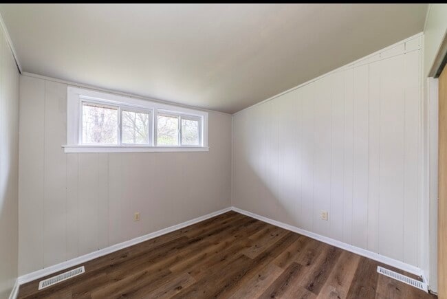 Building Photo - 2280 Roosevelt Pl