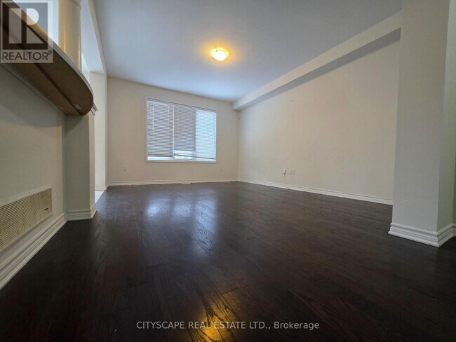 Building Photo - 608 Langholm St