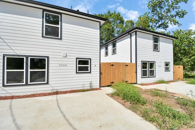 Building Photo - 5711 Breland St