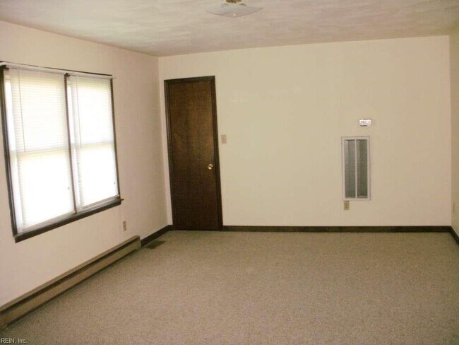Building Photo - 844 Shillelagh Rd