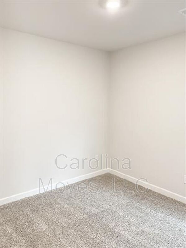 Building Photo - 628 Grays Creek Rd