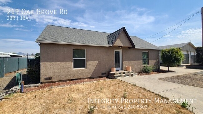 Foto del edificio - 219 Oak Grove Rd