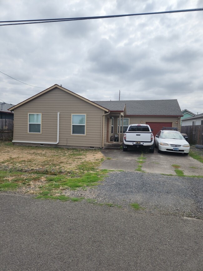 Building Photo - 1920 17th Ave SE