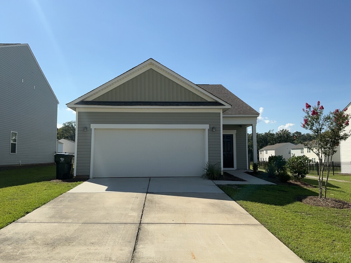 Primary Photo - 219 Orion Way