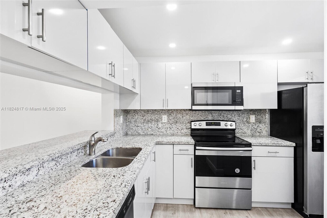 Primary Photo - 10145 NW 9th St Cir
