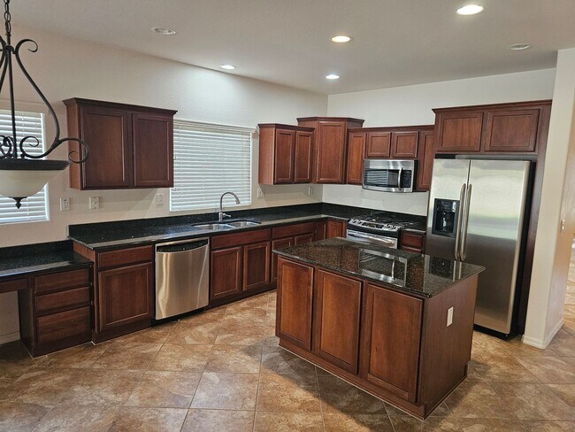 Foto del edificio - WELCOME  TO YOUR NEW 4 BEDROOM HOME LOCATE...