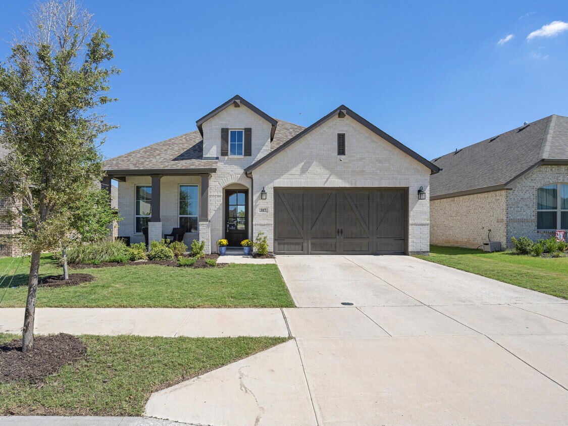 Primary Photo - 317 Legna Dr