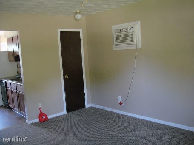 Building Photo - 2 br, 1 bath Duplex - 708 Armstrong Rd