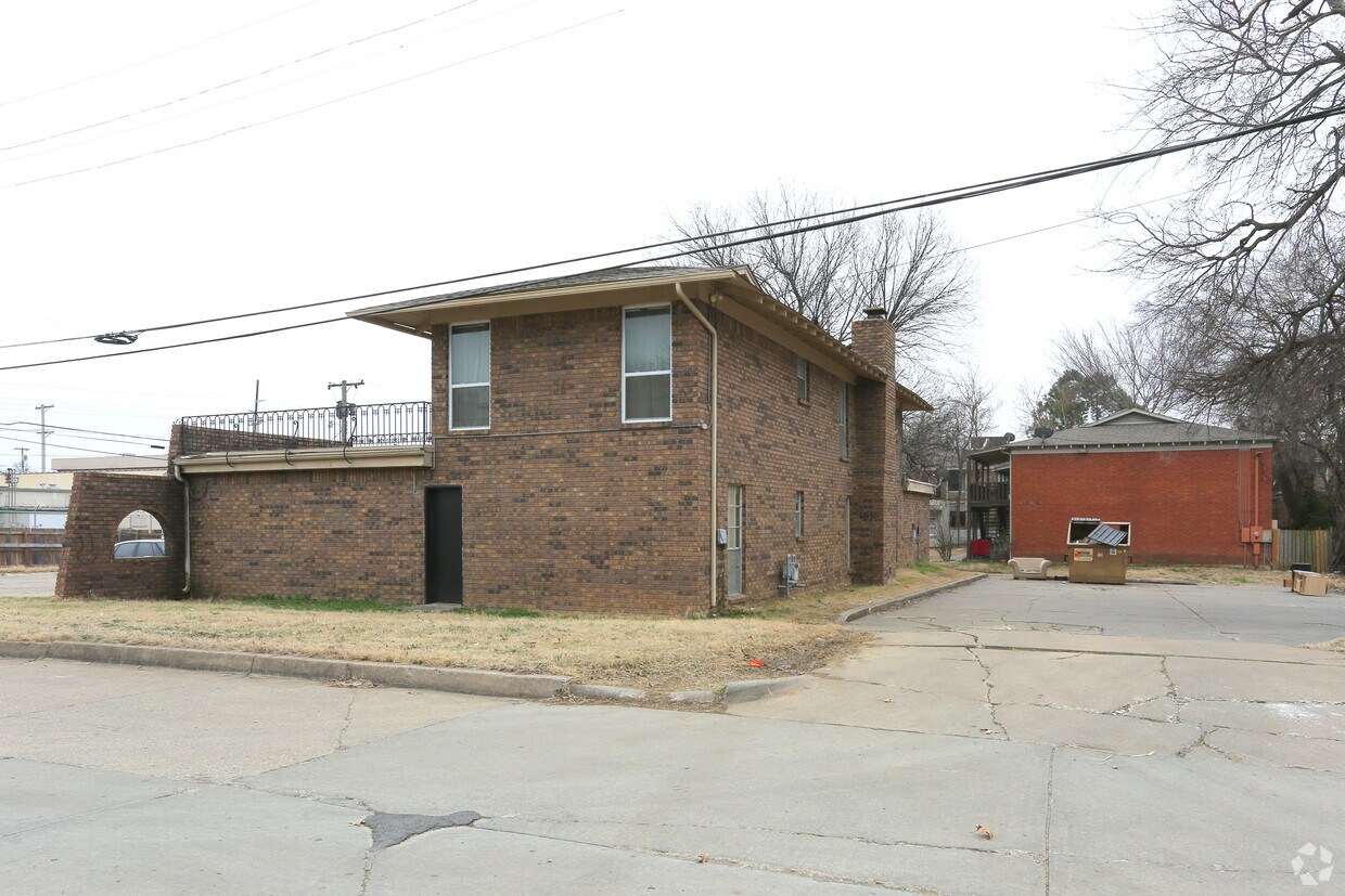 Building Photo - The Charl Ann Apartments