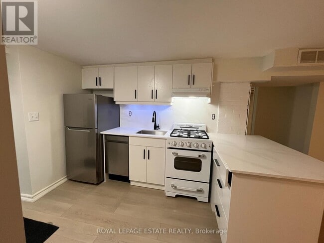 Building Photo - 5 Edgewood Gardens