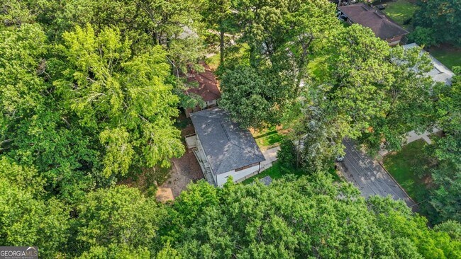Building Photo - 2430 Hanford Dr SW