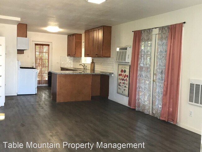Building Photo - 2 br, 1 bath House - 3355 Roseben Ave
