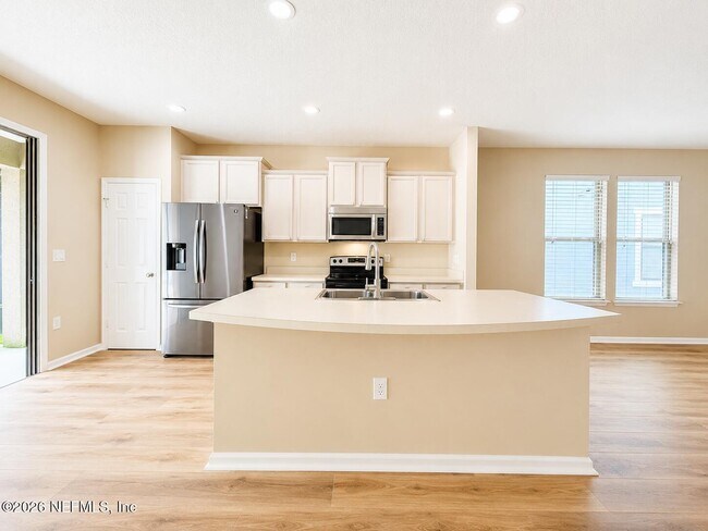 Building Photo - 550 Drysdale Dr