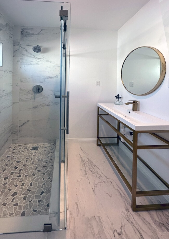 Baño - 513 Archwood Pl