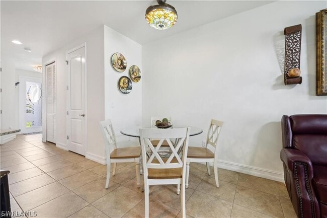 Building Photo - 9441 Sardinia Way