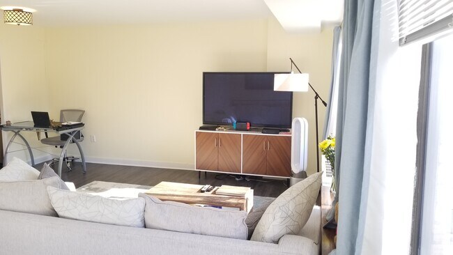 Bright Spacious Living Area - 5410 Connecticut Ave NW