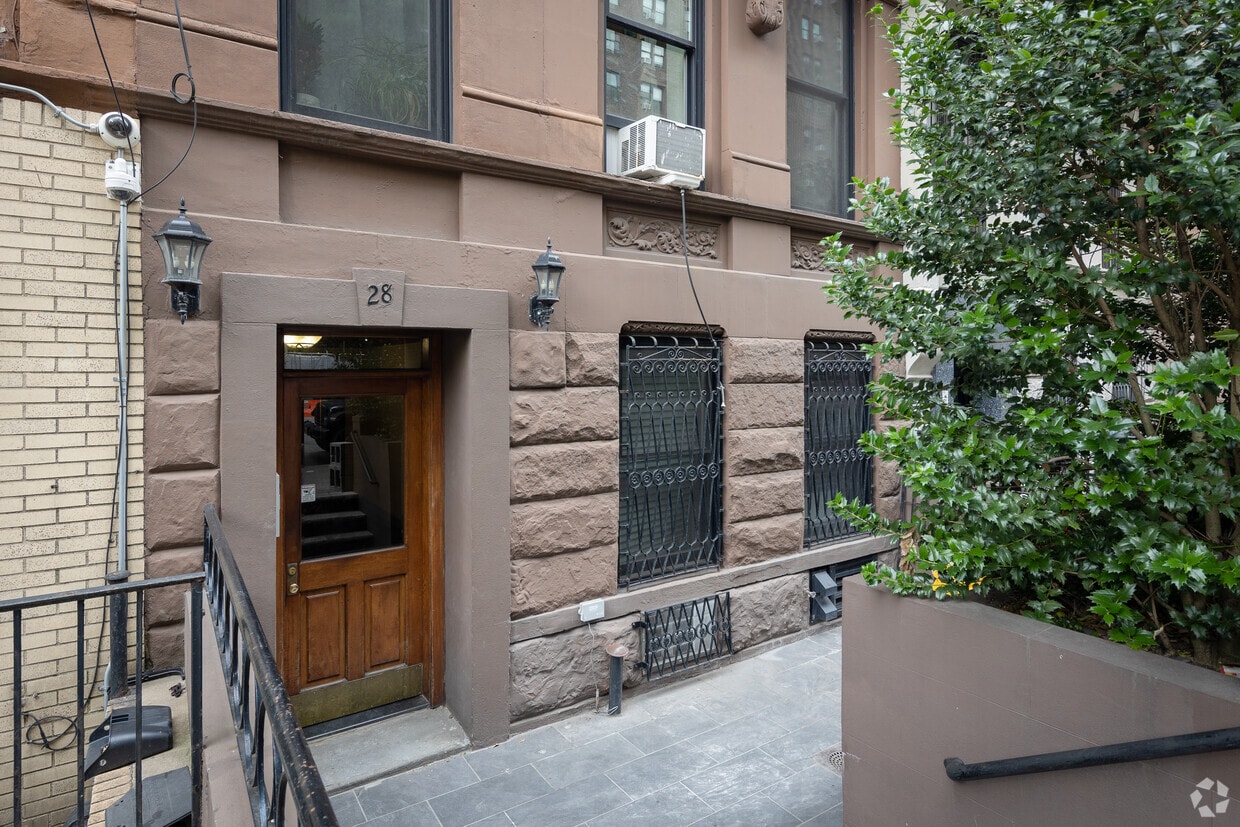 28 W 96th St, New York, NY 10025 Apartments in New York, NY