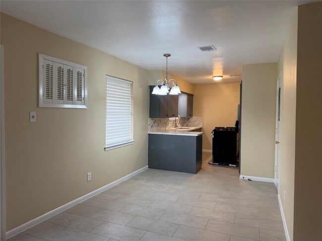 Building Photo - 7335 Tanager St