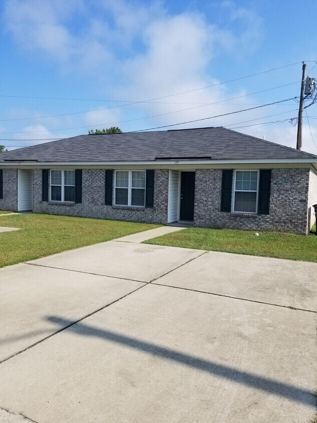 17 Coats Cir, Benson, NC 27504 House Rental in Benson, NC