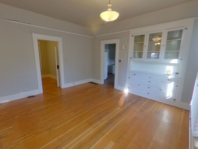 Foto del edificio - Don’t Miss Our Spring Rate Drop — Units Going Fast - 236