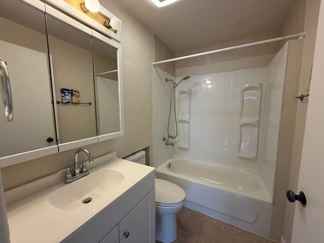 Foto del edificio - Now renting 3 bedroom duplex