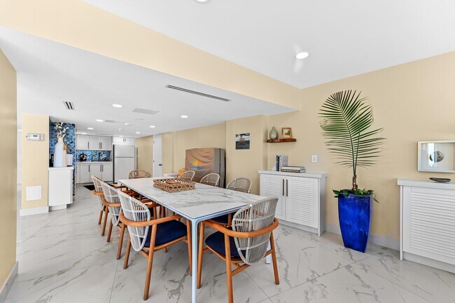 Foto del edificio - 710 N Ocean Blvd