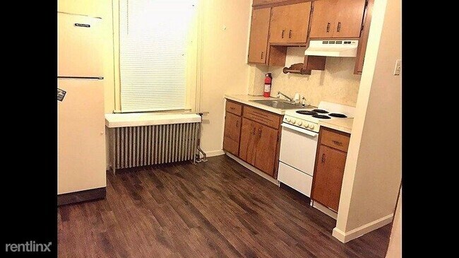 Building Photo - 1 br, 1 bath Townhome - 133 Pear Street