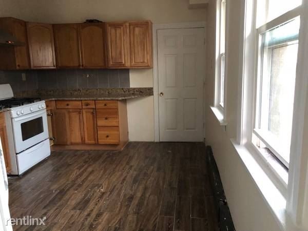 Building Photo - 4 br, 1 bath Apartment - 1639 Hendrickson St