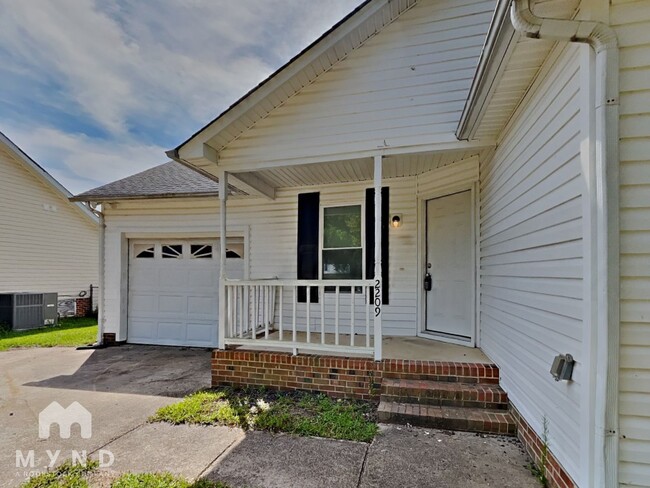 Building Photo - 2209 Maybrook Dr