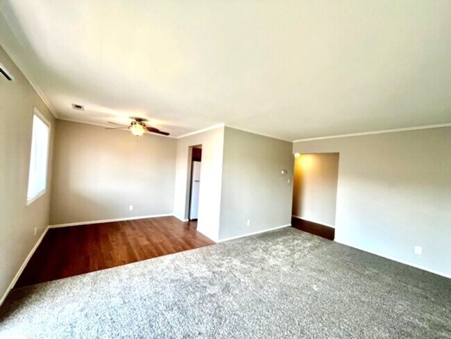 Foto del edificio - Modern 2-Bedroom Apartments in Crown Point, IN – Pet Friendly!