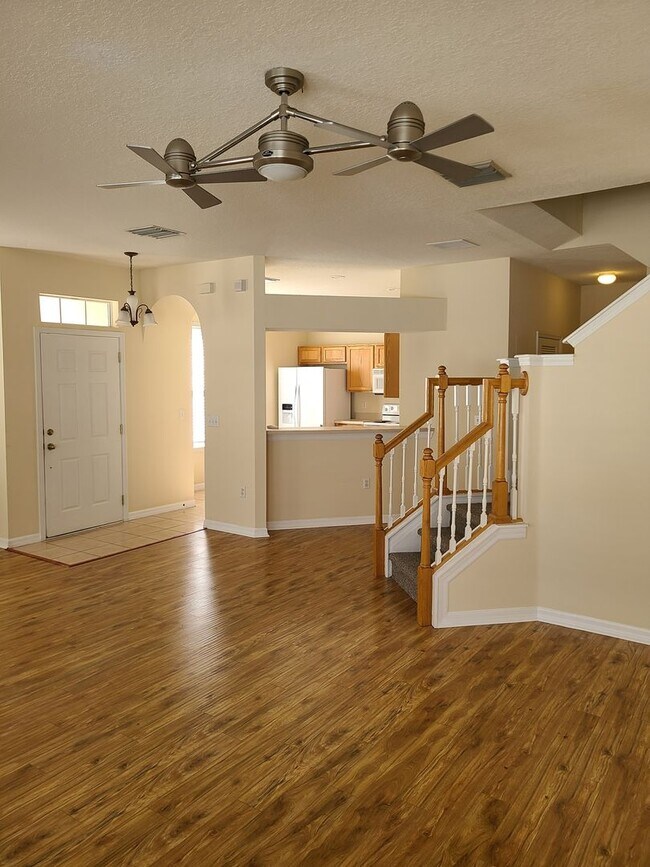 Building Photo - Spacious 3br 2.5ba Townhome in North Saint Petersburg