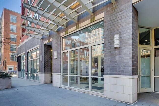 Foto del edificio - 1001 W Madison St