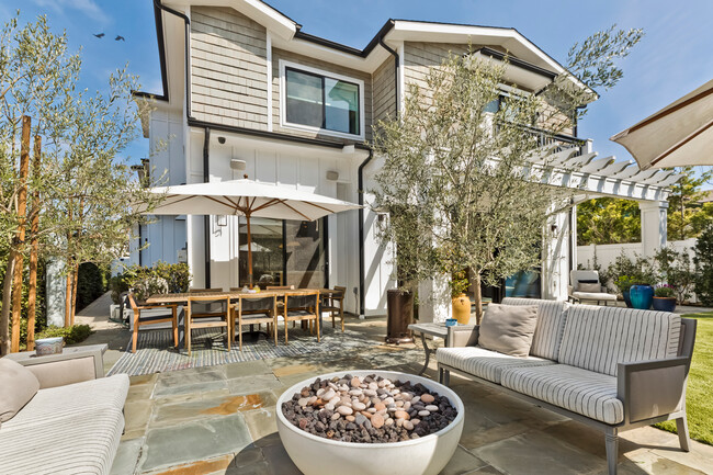 Foto del edificio - 3227 Mountain View Ave