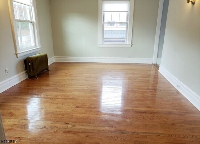 Foto del edificio - 821 Bloomfield Ave