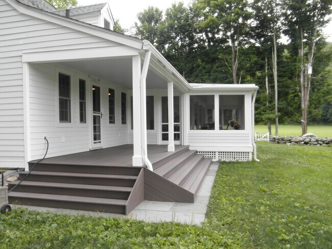 Foto del edificio - 220 Kent Hollow Rd