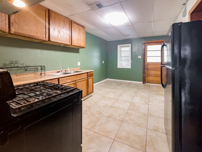 Building Photo - 2839 W 40th St