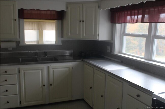 Building Photo - 41 Birge Park Rd