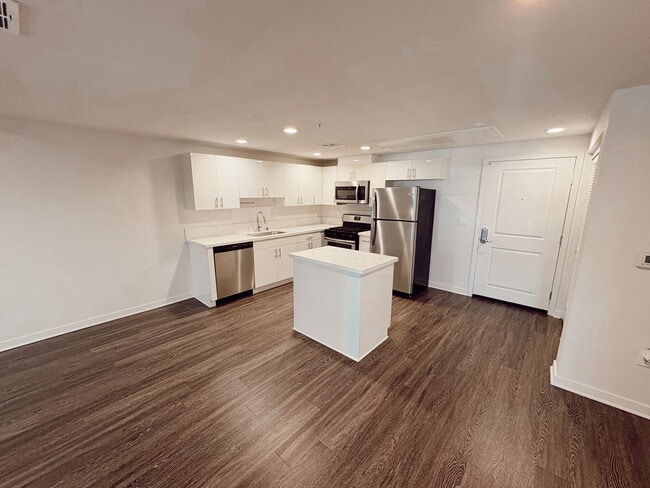 Building Photo - Villas at Valley Glen