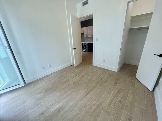 Foto del edificio - 1055 63rd St