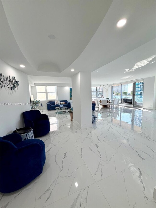 Building Photo - 1920 S Ocean Dr