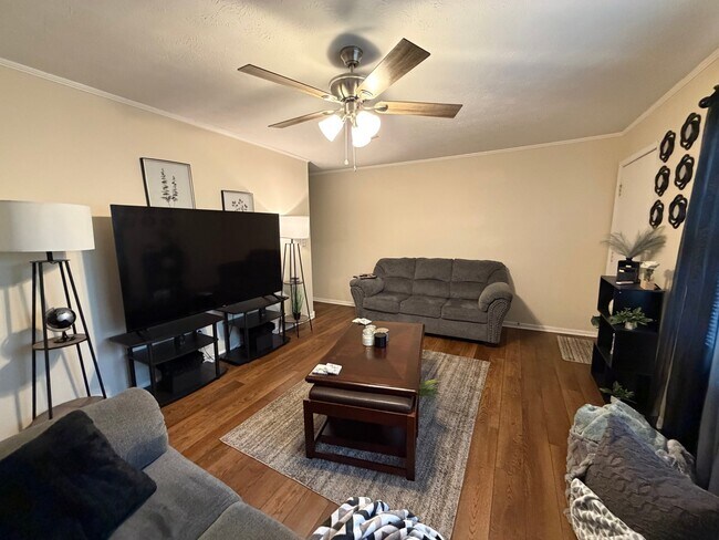 Foto del edificio - 1310 Davis Ave