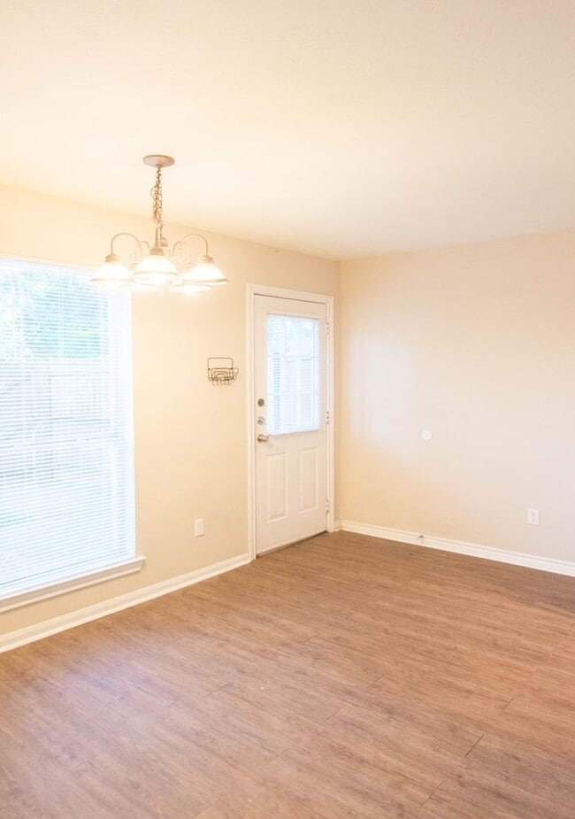 Building Photo - AUGUST PRE-LEASE!  4 Bedroom/3.5 Bathroom ...