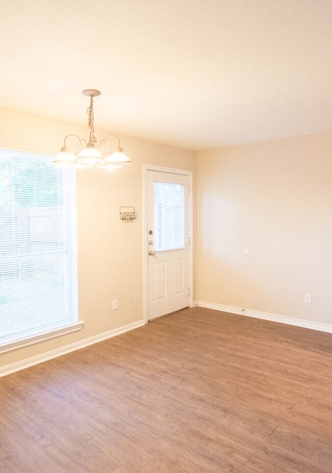 Foto del edificio - AUGUST PRE-LEASE!  4 Bedroom/3.5 Bathroom ...